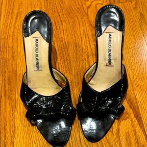 Manolo Blahnik patent leather slides sz40